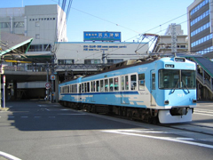 画像：京阪電車と浜大津駅